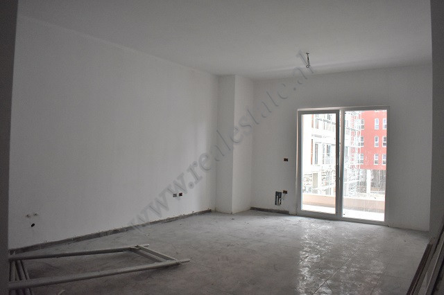 Apartament 1+1 per shitje tek Kompleksi Aura ne rrugen Dritan Hoxha ne Tirane.
Eshte e pozicionuar 